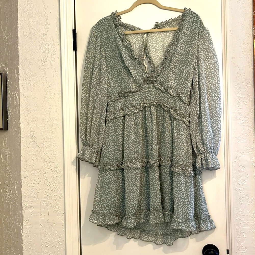 Green long sleeve dress with open back